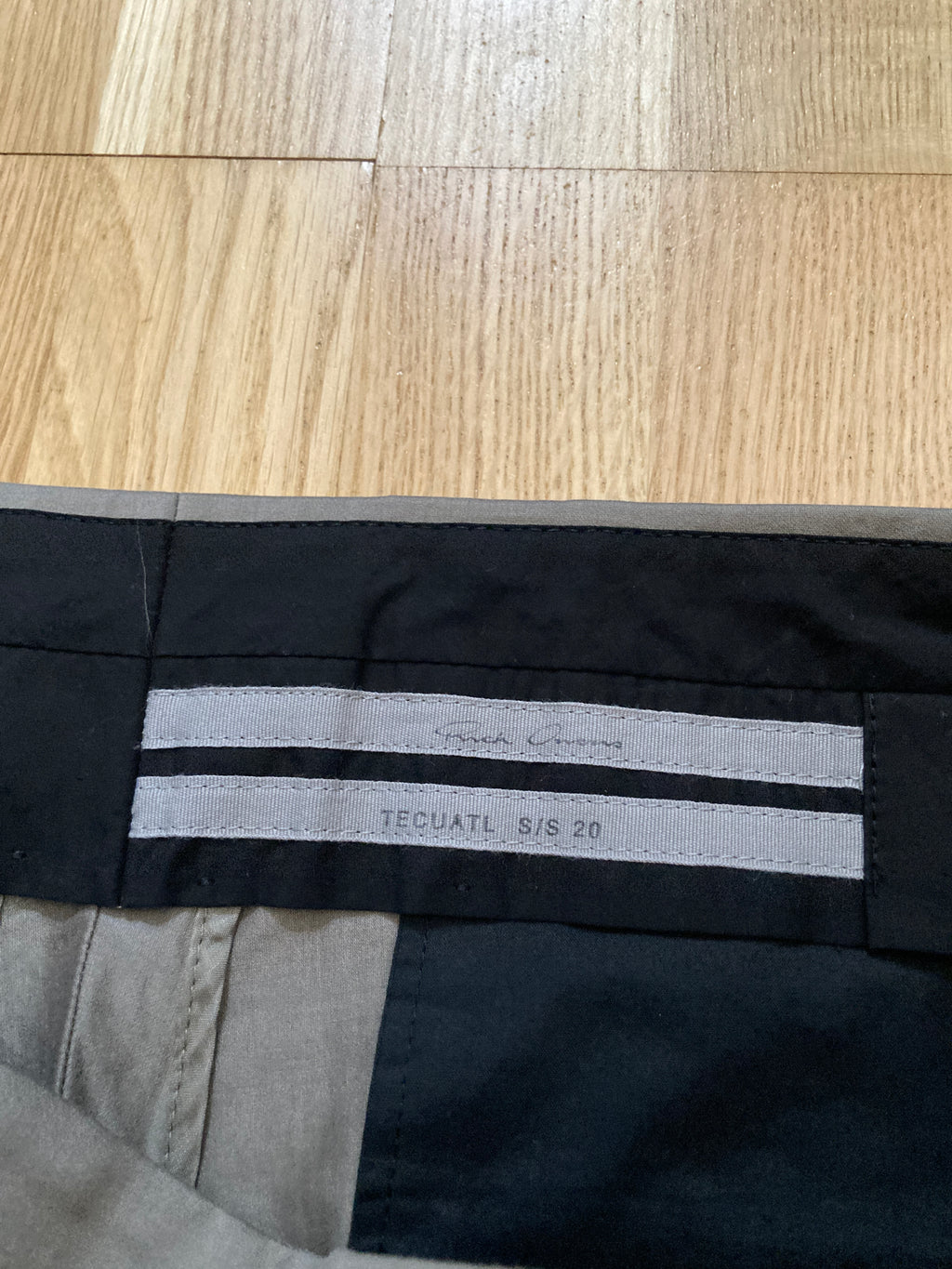 S/S 20 „TECUATL“ Double-Breasted Silk & Cotton Suit in Dust and Size IT54/L