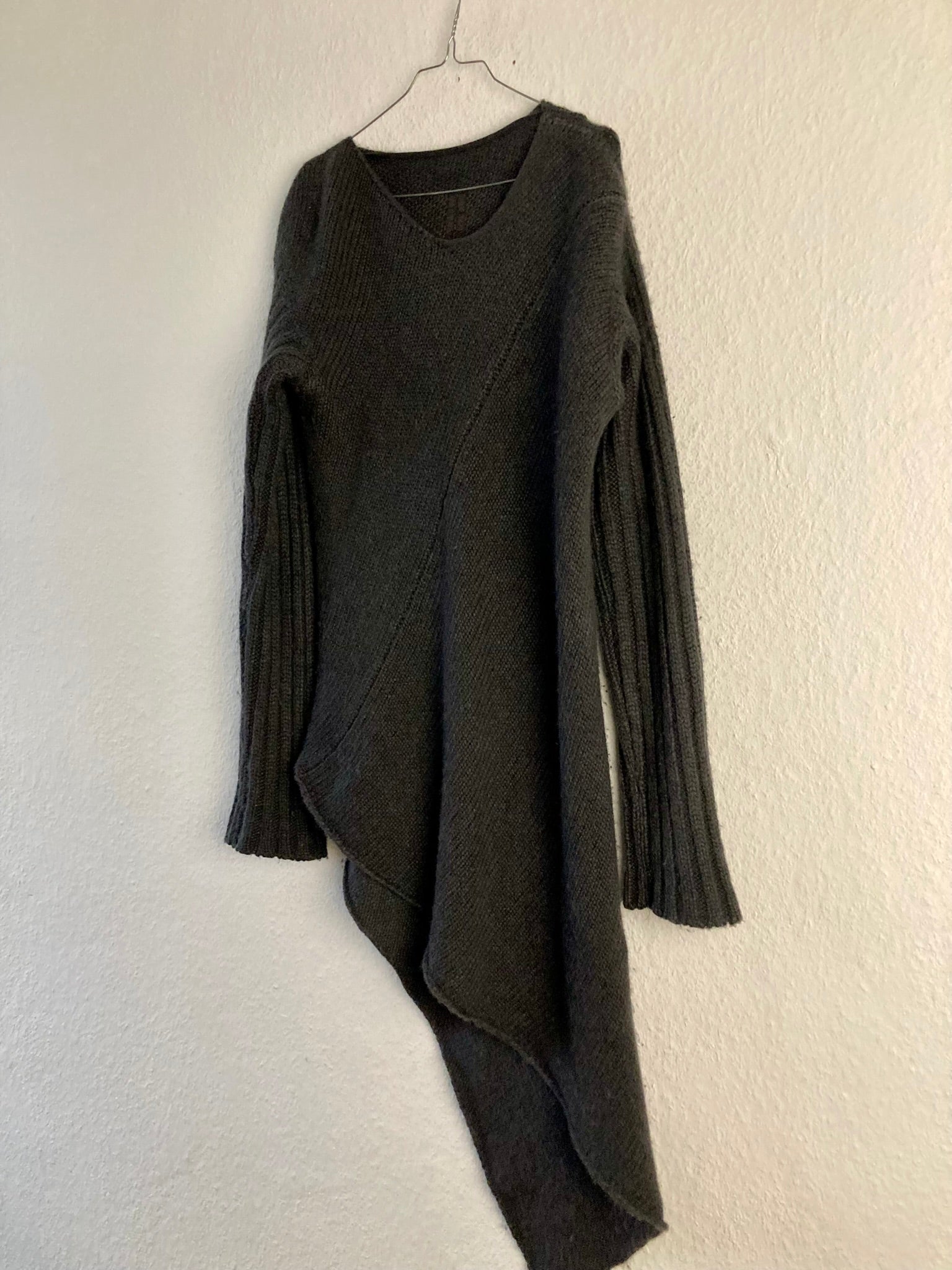 F/W 10 "GLEAM" Asymetrical Cut Baby Alpaca & Silk Knit in Black Size M