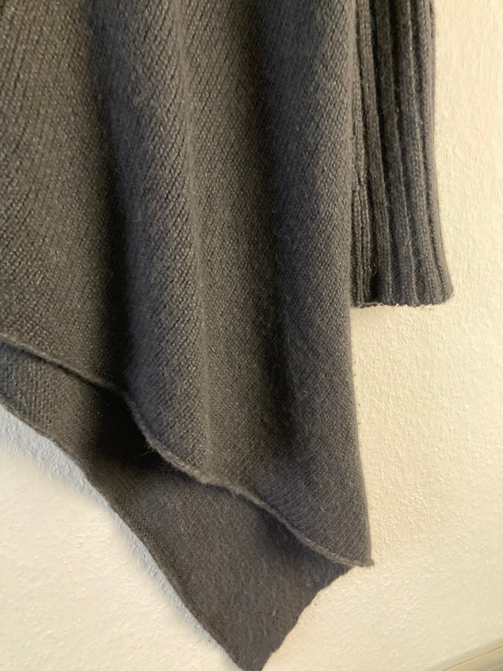 F/W 10 "GLEAM" Asymetrical Cut Baby Alpaca & Silk Knit in Black Size M