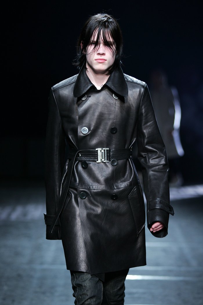 F/W 06 „DUSTULATOR“ Blistered Goat Leather Runway Trench Coat in Black Size L