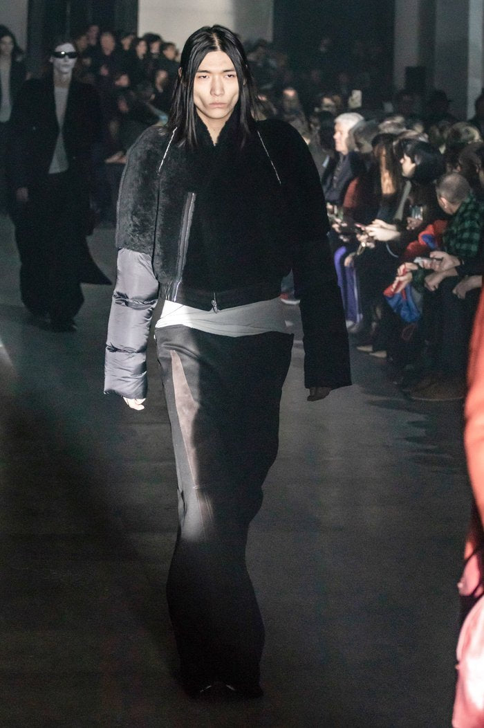 F/W 19 "LARRY" Runway Zionic Cropped Shearling Down Puffer Jacket in Black